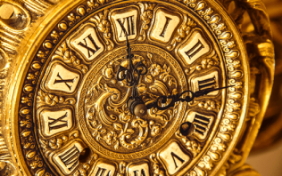 Pomen ure kot simbol ponavljajočih se časov in trenutkov notranjega zavedanja